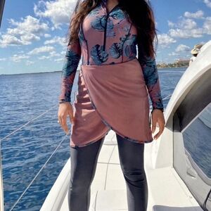 MODEST MIRA - Cross-over burkini - Pink Leaves